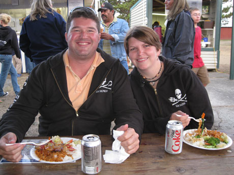 Chris Teren & Traci Walter settled in with Thai food at the food court...