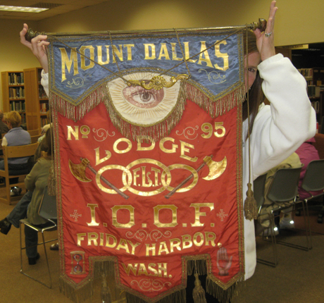 Jenny shows off the IOOF banner....