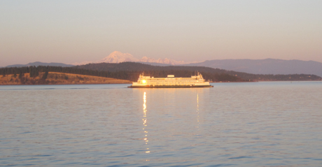 That's the ferry heading for Anacortes last night, catching & reflecting the last rays of the afternoon as it passes Mount Baker.