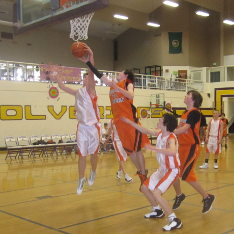 Granite Fall has a 6'4" inch center, so the Black Tigers xxx (in orange) had to jump a little higher.
