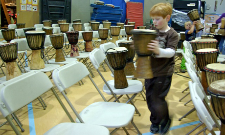 Luke helping put the drums around....