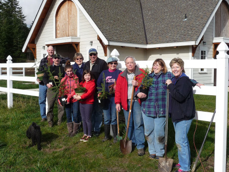 BACK ROW L to R: FH Grange member Rob Penwell, Community volunteer Bob, Lions members Laurie and  Brian Brown, Friday Harbor Grange members Minnie Knych, Al Commins, Kathleen Commins, Alex Gavora, - FRONT ROW:  Bob's daughter and Regina Penwell - Jim Knych photo