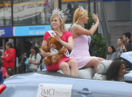 Among tens of thousands of other folks, we caught Miss Canada (Melanie Williamson) in the Victoria Day Parade....she was waving to me, I think, and Josie, and a hundred people on the sidewalk with us...